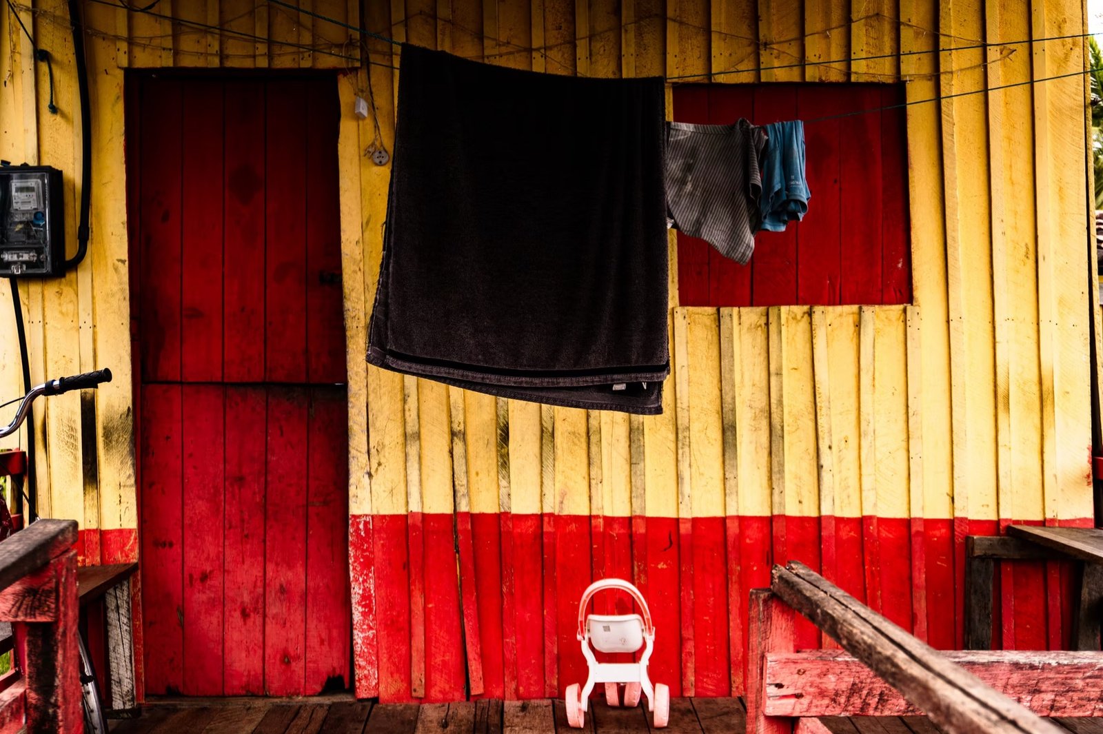 Casa na margem do Rio Paracauari, em Soure/PA.