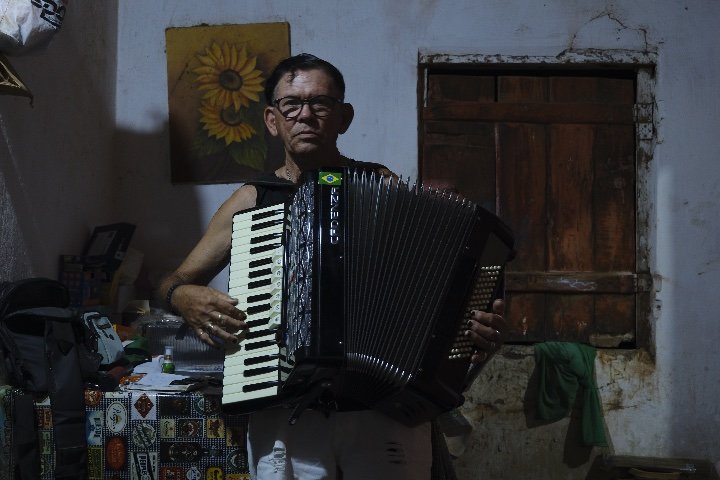 Mestre Sanfoneiro em casa.